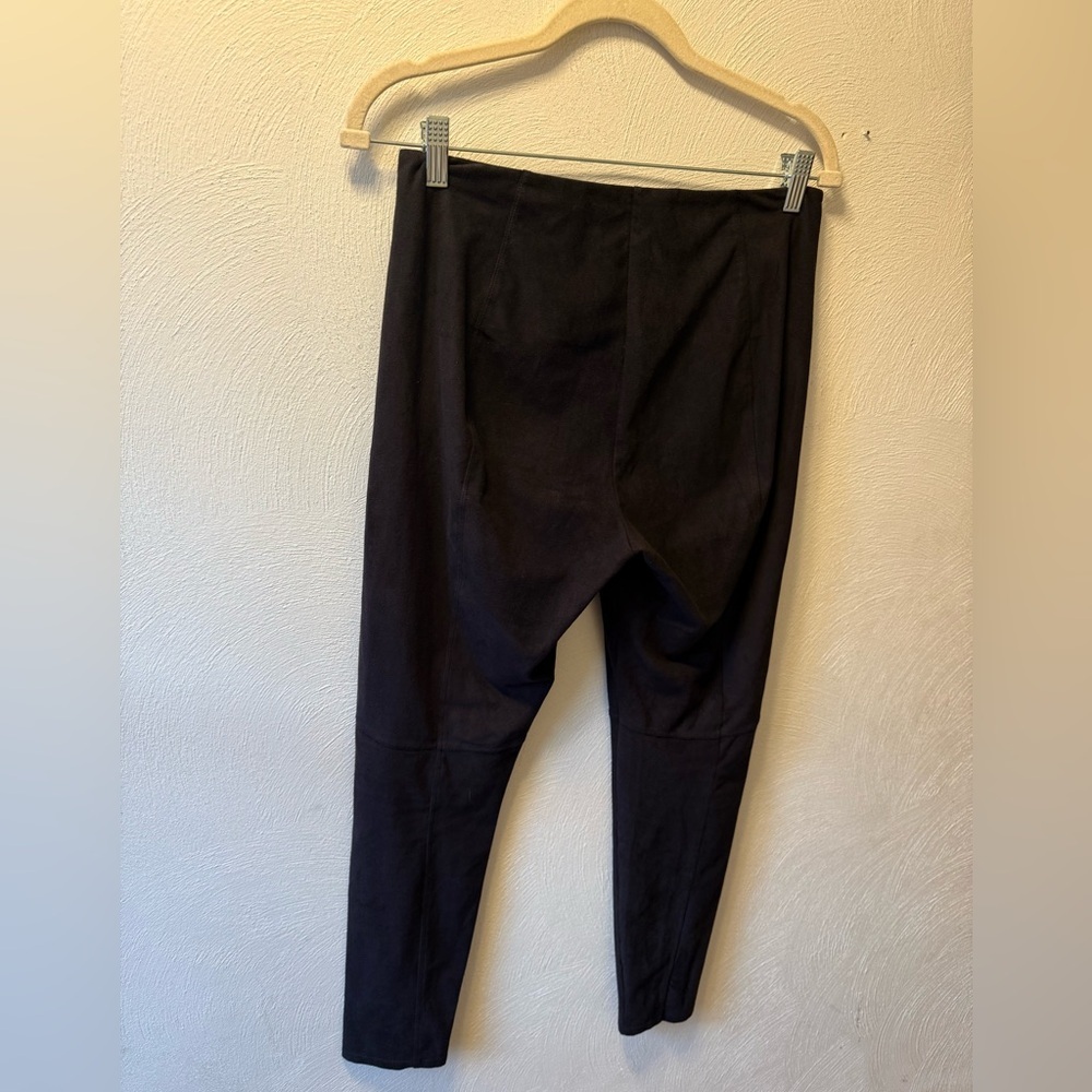 LYSSÉ Black Suede Feel Stretch Leggings Size M Pull-On Slim Fit Ankle Pants - Picture 3 of 5